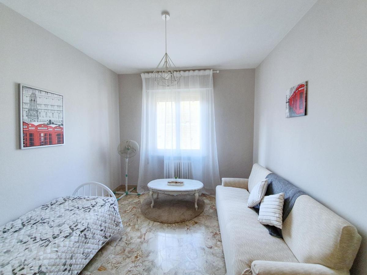 Affittacamere Zona Caserma-Stazione Фоліньо Екстер'єр фото