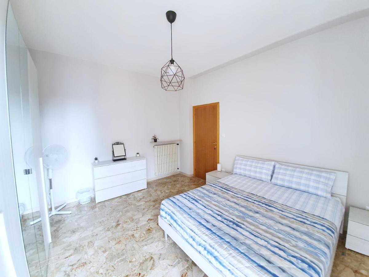 Affittacamere Zona Caserma-Stazione Фоліньо Екстер'єр фото