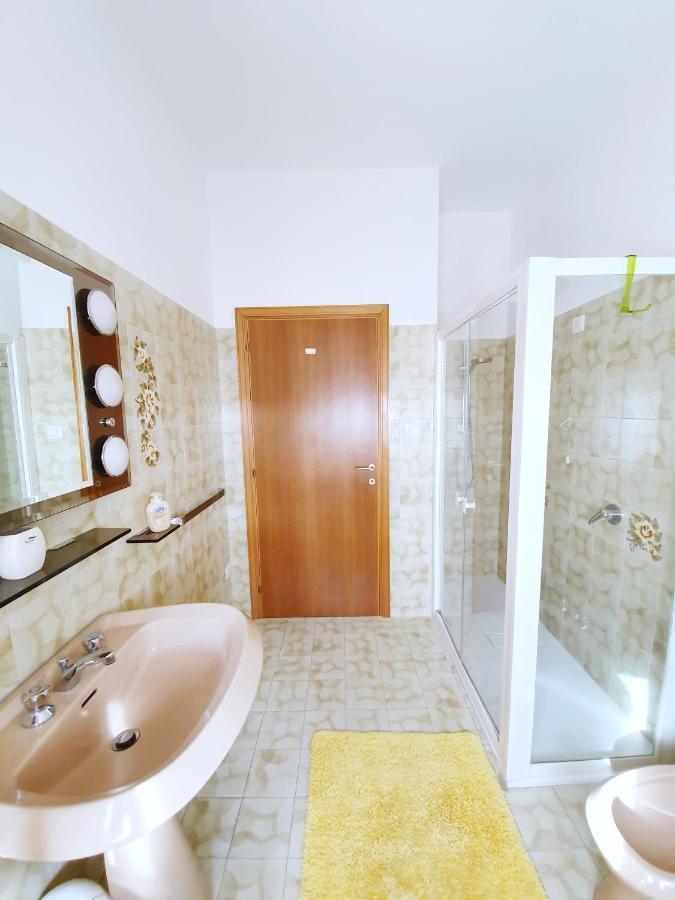 Affittacamere Zona Caserma-Stazione Фоліньо Екстер'єр фото