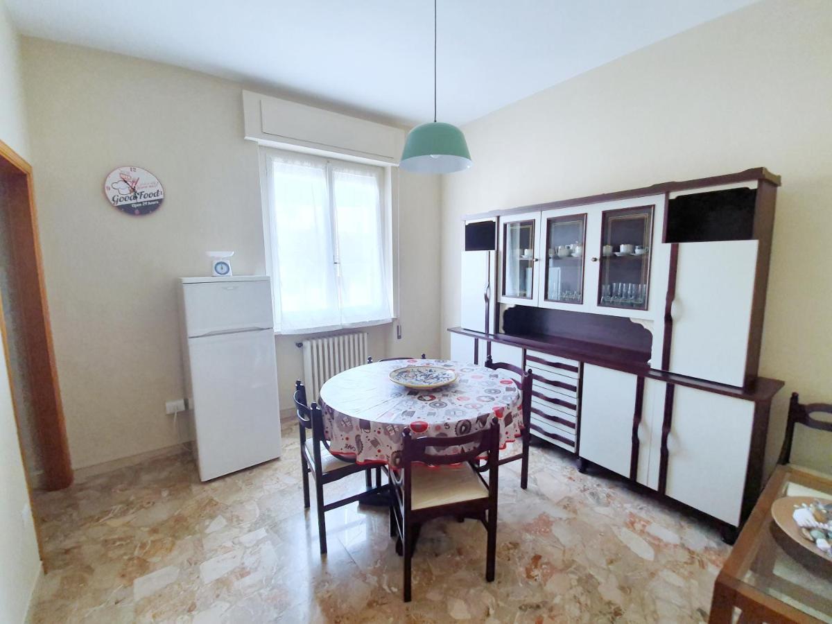 Affittacamere Zona Caserma-Stazione Фоліньо Екстер'єр фото